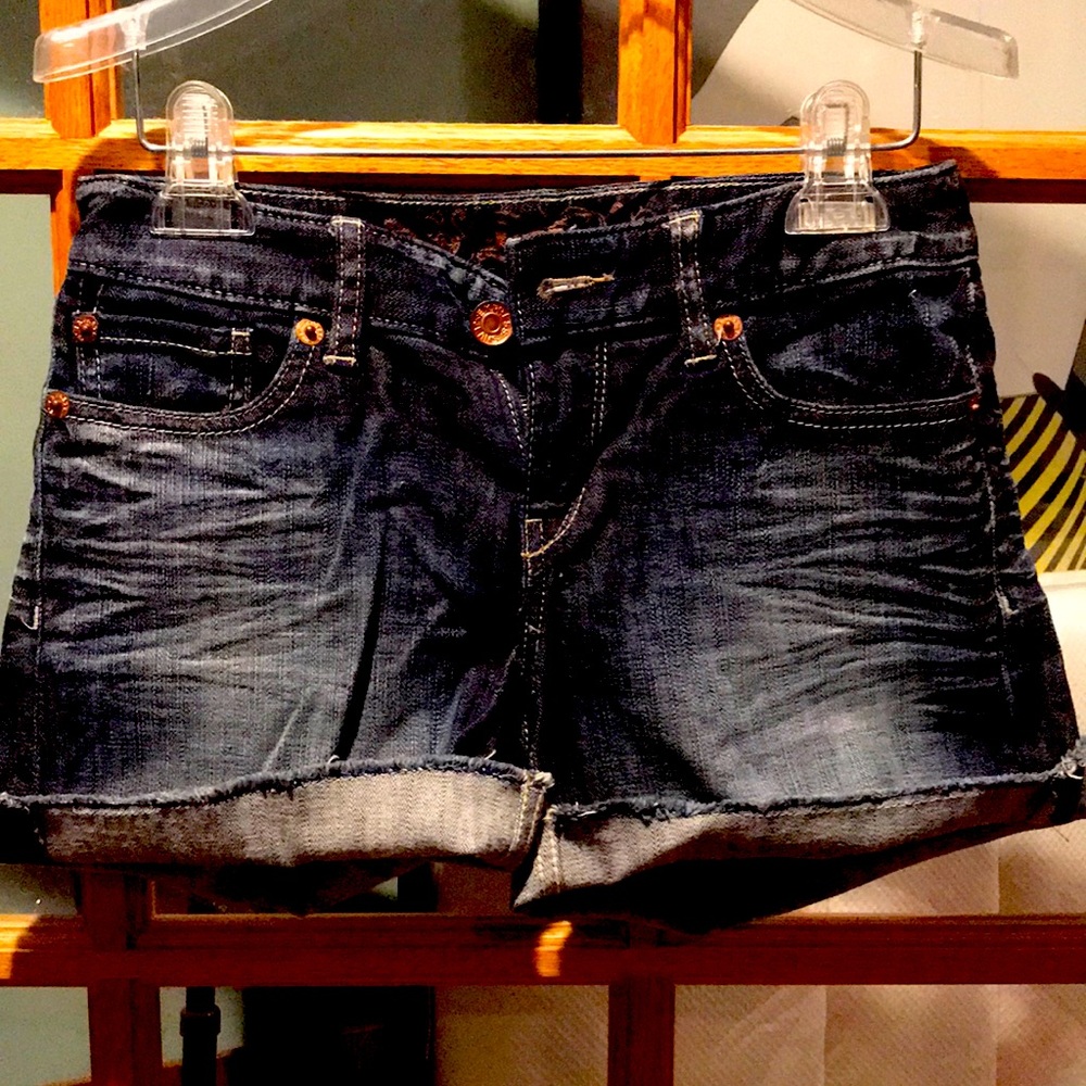 Express women’s short. Size 0. Super stretchy. Dark rinse. 6 inch inseam.